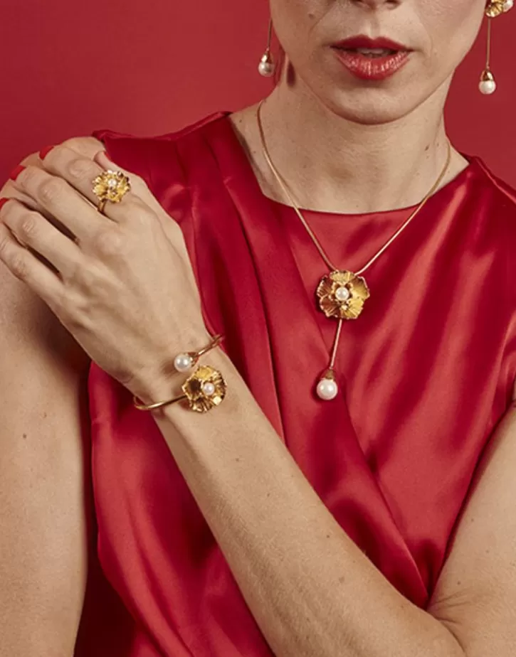 adjustable_clavelina_ring_with_round_white_pearl_2.webp Store Majorica Adjustable Clavelina Ring With Round White Pearl