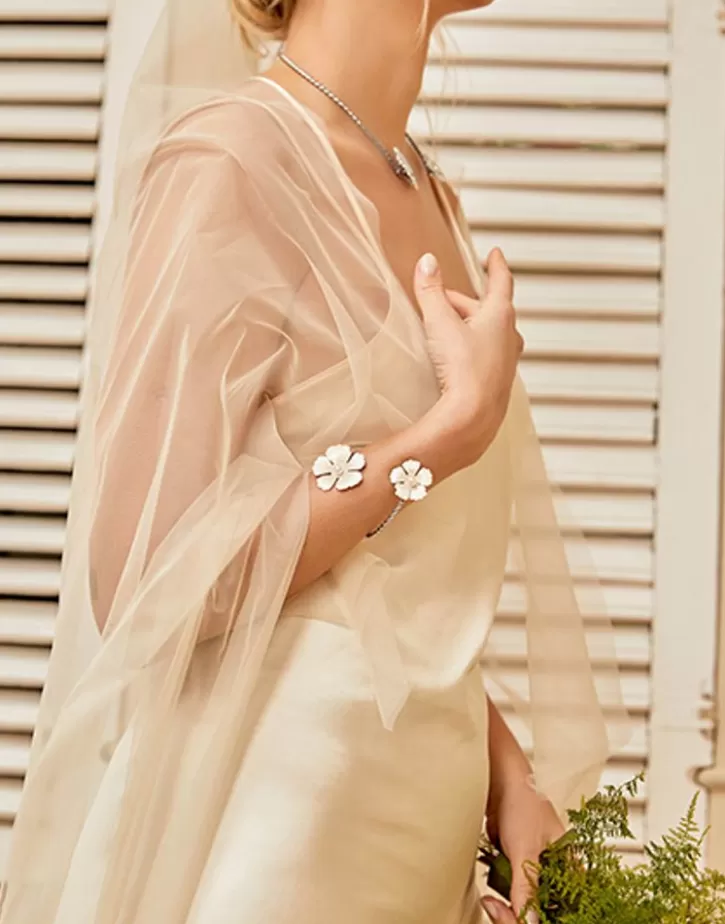 adjustable_santorini_bianco_bridal_bracelet_with_nacre_flowers_and_pearls_2.webp Cheap Majorica Adjustable Santorini Bianco Bridal Bracelet With Nacre Flowers And Pearls