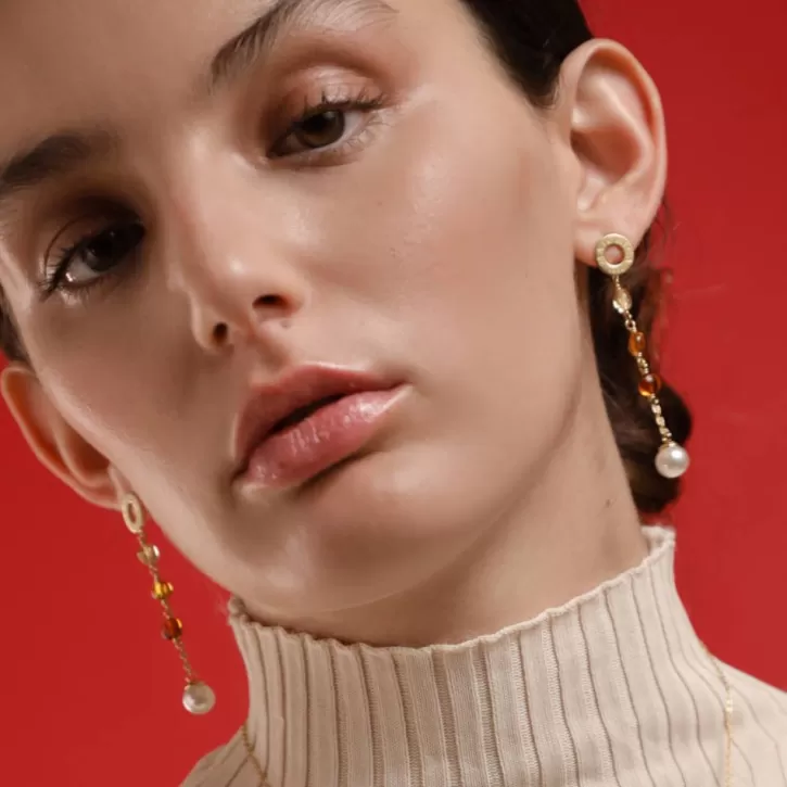 algaida_golden_long_earrings_with_pearl_and_amber_murano_glass_2.webp Hot Majorica Algaida Golden Long Earrings With Pearl And Amber Murano Glass