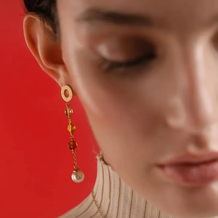 algaida_golden_long_earrings_with_pearl_and_amber_murano_glass_3.webp Hot Majorica Algaida Golden Long Earrings With Pearl And Amber Murano Glass