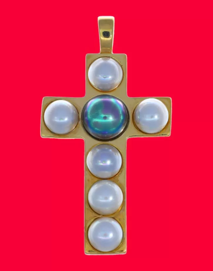crosses_collection_gold_pendant_with_white_and_gray_halfpearl_5.webp Online Majorica Crosses Collection Gold Pendant With White And Gray Half-Pearl