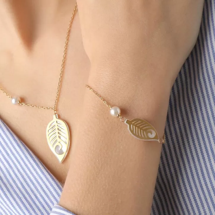 dafne_bracelet_with_motherofpearl_leaf_3.webp Discount Majorica Dafne Bracelet With Mother-Of-Pearl Leaf