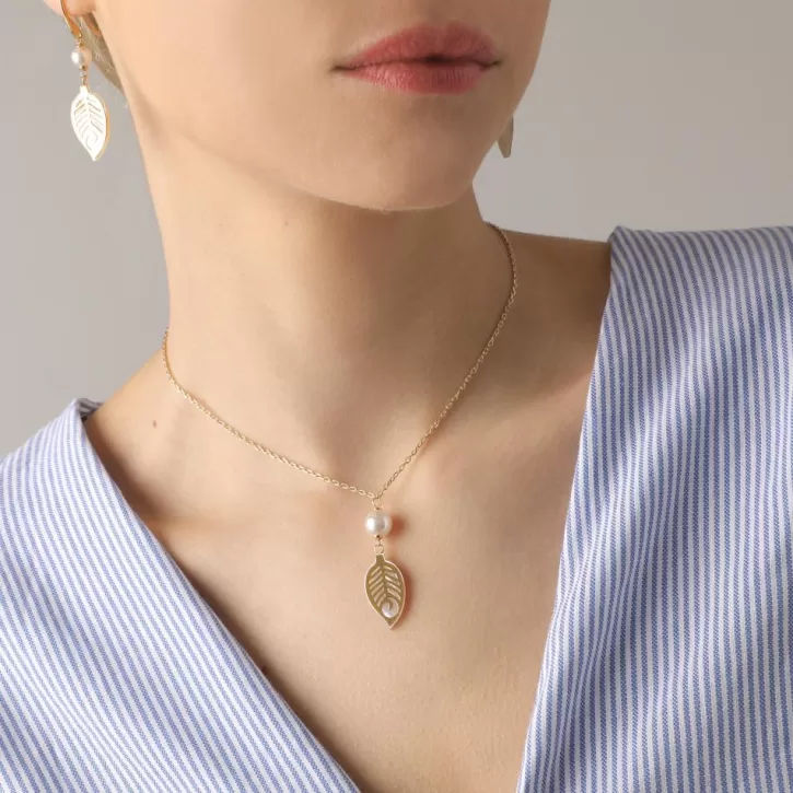 Discount Majorica Dafne Necklace With Mother-Of-Pearl Leaf Pendant