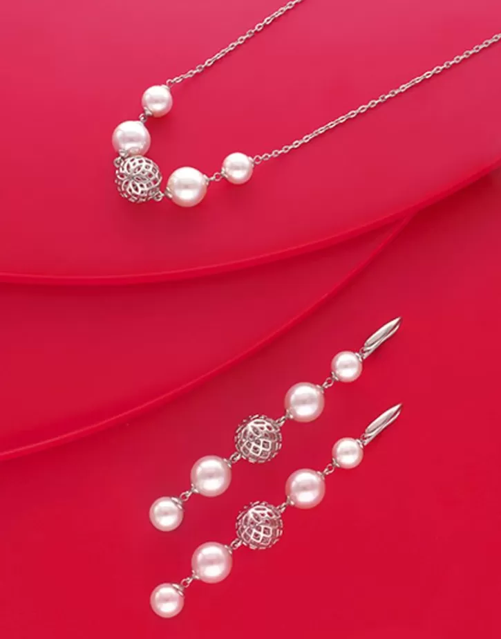 eternal_earrings_with_round_pearls_and_cutwork_ball_in_silver_6.webp Clearance Majorica Eternal Earrings With Round Pearls And Cutwork Ball In Silver