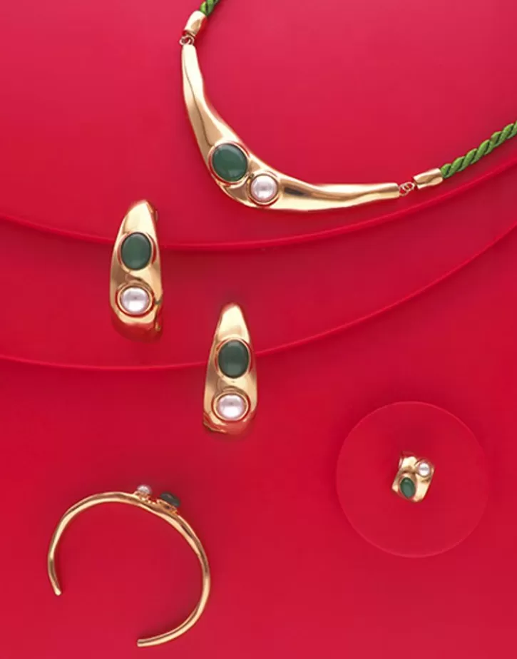 gold_feme_big_hoop_earrings_with_pearls_and_green_agates_3.webp Discount Majorica Gold Feme Big Hoop Earrings With Pearls And Green Agates