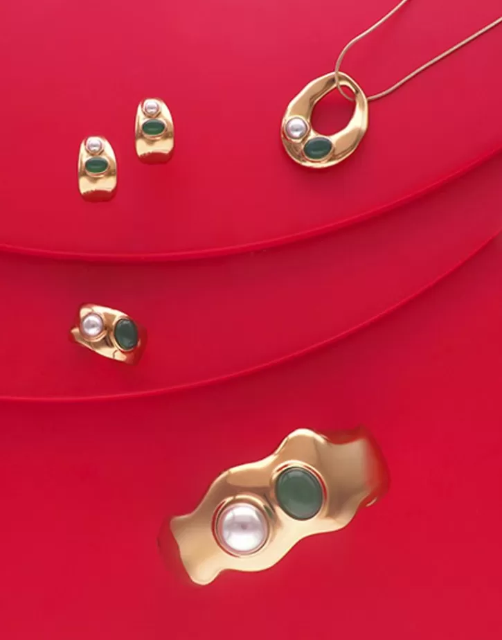 gold_feme_ring_with_white_pearl_and_green_agate_4.webp Outlet Majorica Gold Feme Ring With White Pearl And Green Agate