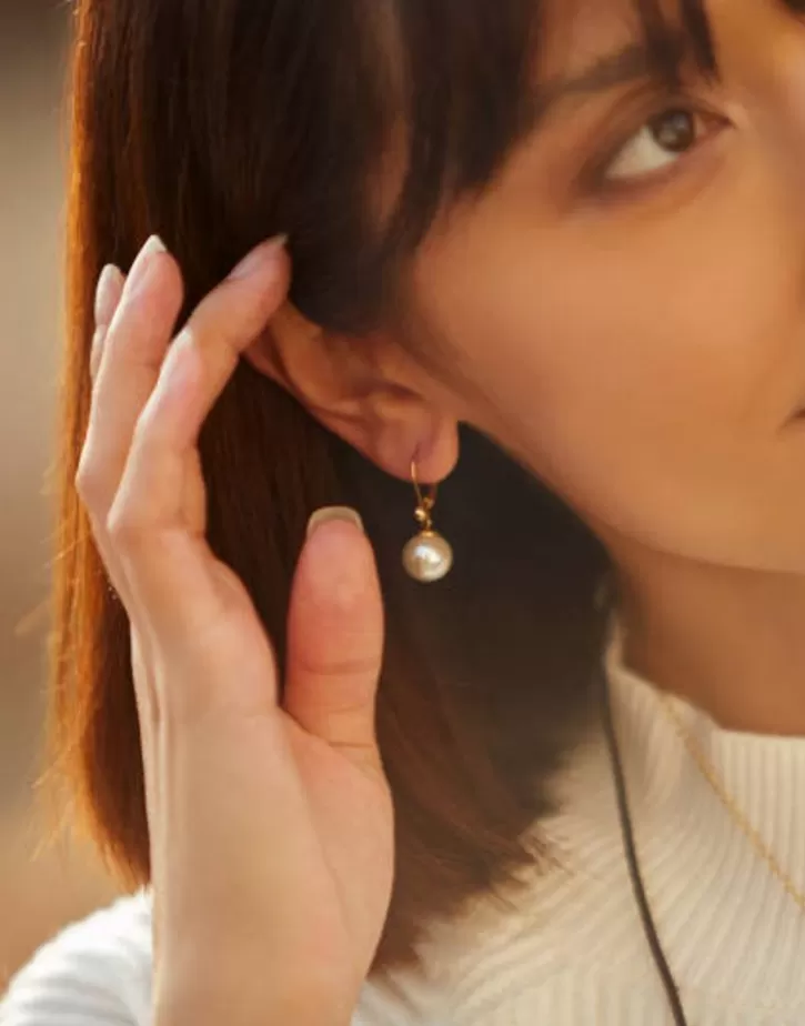 gold_plated_earrings_nuada_with_10mm_white_pearl_french_clasp_3.webp Cheap Majorica Gold Plated Earrings Nuada With 10Mm White Pearl French Clasp