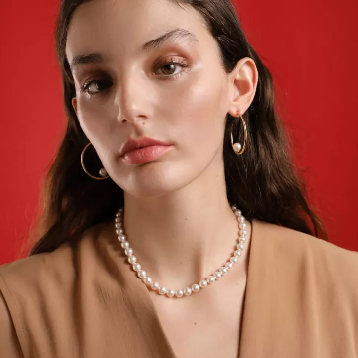 gold_plated_necklace_lyra_with_8mm_white_pearl_40cm_tab_lock_2.webp Store Majorica Gold Plated Necklace Lyra With 8Mm White Pearl 40Cm Tab Lock