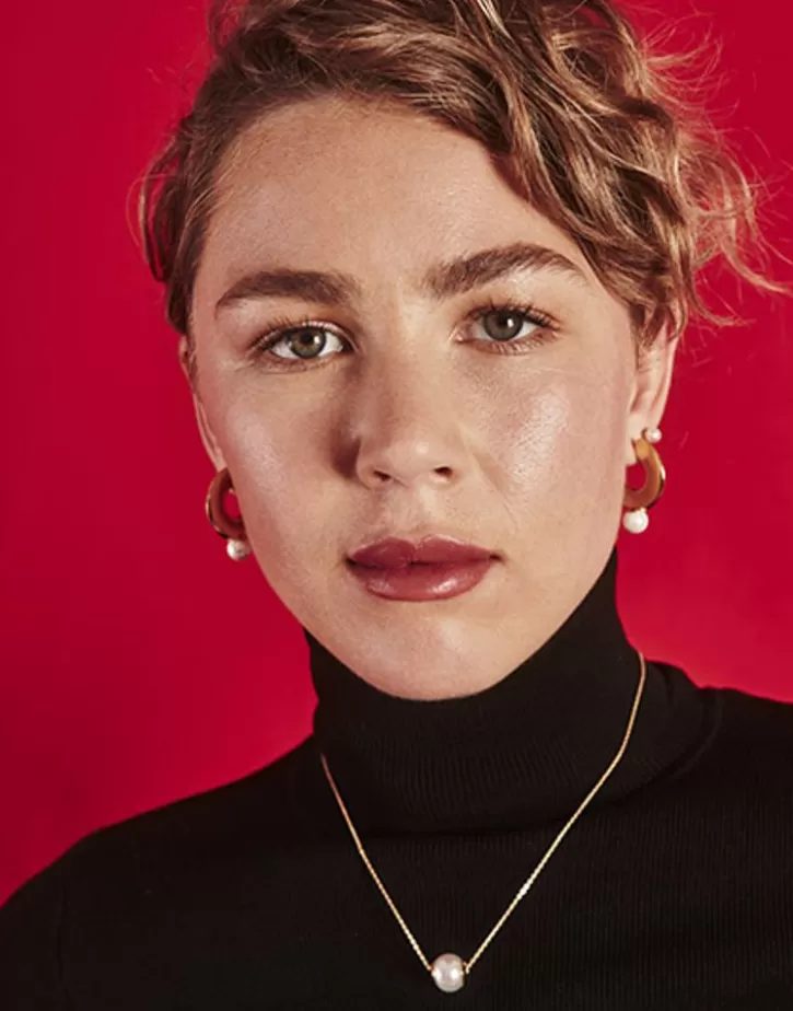 juno_medium_hoop_earrings_in_gold_steel_and_pearl_2.webp Sale Majorica Juno Medium Hoop Earrings In Gold Steel And Pearl