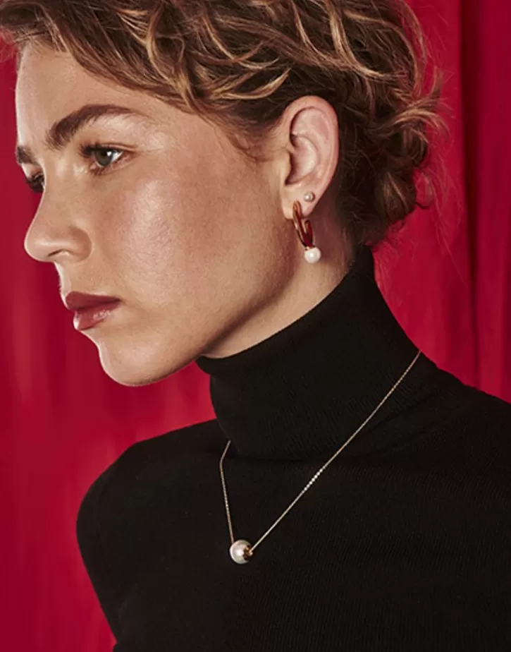 juno_medium_hoop_earrings_in_gold_steel_and_pearl_4.webp Sale Majorica Juno Medium Hoop Earrings In Gold Steel And Pearl