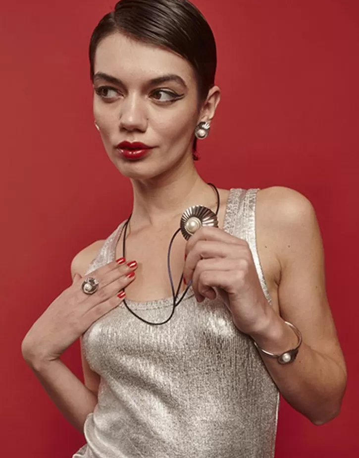 large_le_palm_steel_ring_with_white_pearl_3.webp Discount Majorica Large Le Palm Steel Ring With White Pearl