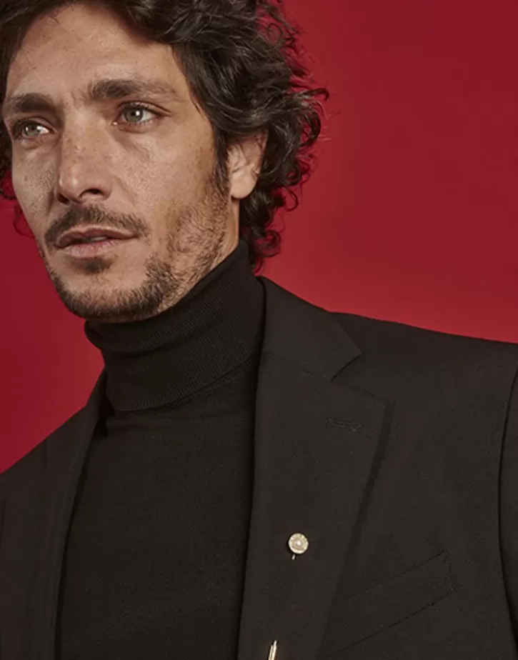 le_club_long_steel_broach_with_logo_and_white_half_pearl_3.webp Best Sale Majorica Le Club Long Steel Broach With Logo And White Half Pearl