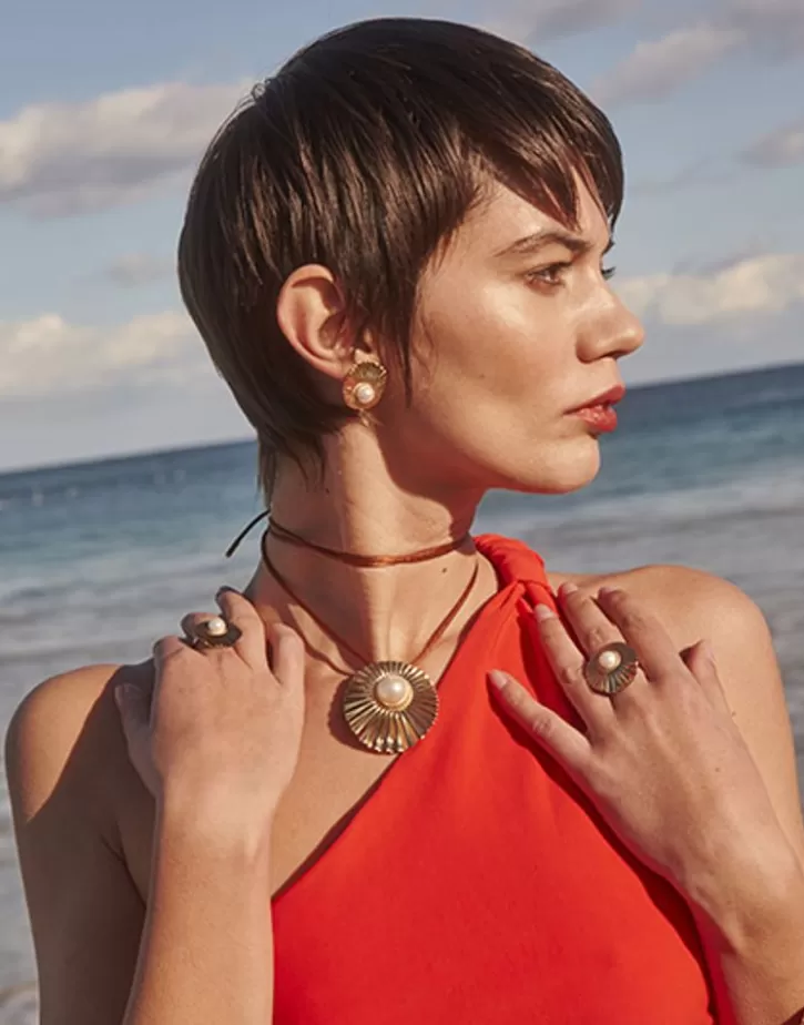 le_palm_pearl_goldsteel_earrings_with_omega_clasp_5.webp Cheap Majorica Le Palm Pearl Gold-Steel Earrings With Omega Clasp