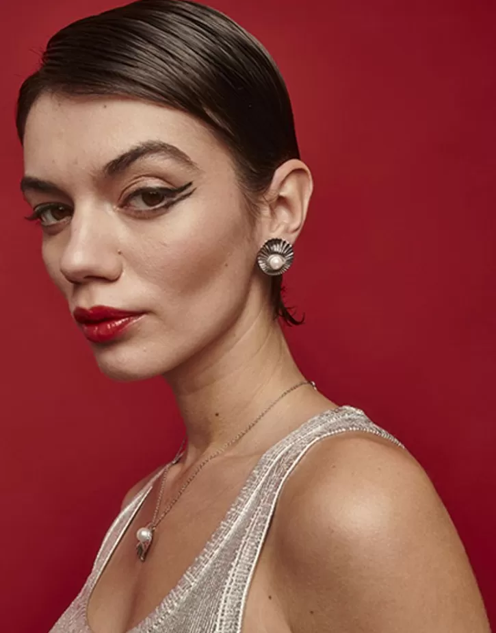 le_palm_pearl_steel_earrings_with_omega_clasp_2.webp Hot Majorica Le Palm Pearl Steel Earrings With Omega Clasp