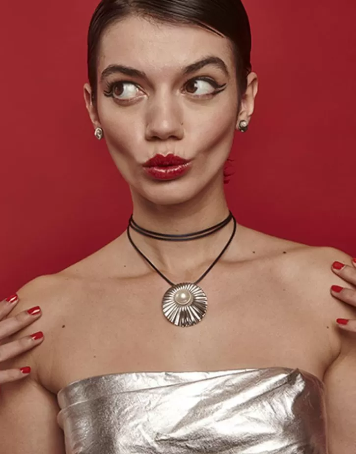 le_palm_white_pearl_steel_necklace_with_blue_silk_cord_2.webp Store Majorica Le Palm White Pearl Steel Necklace With Blue Silk Cord