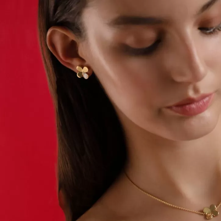 Fashion Majorica Long Ayanti Gold Pendant With A Mother-Of-Pearl Flower: