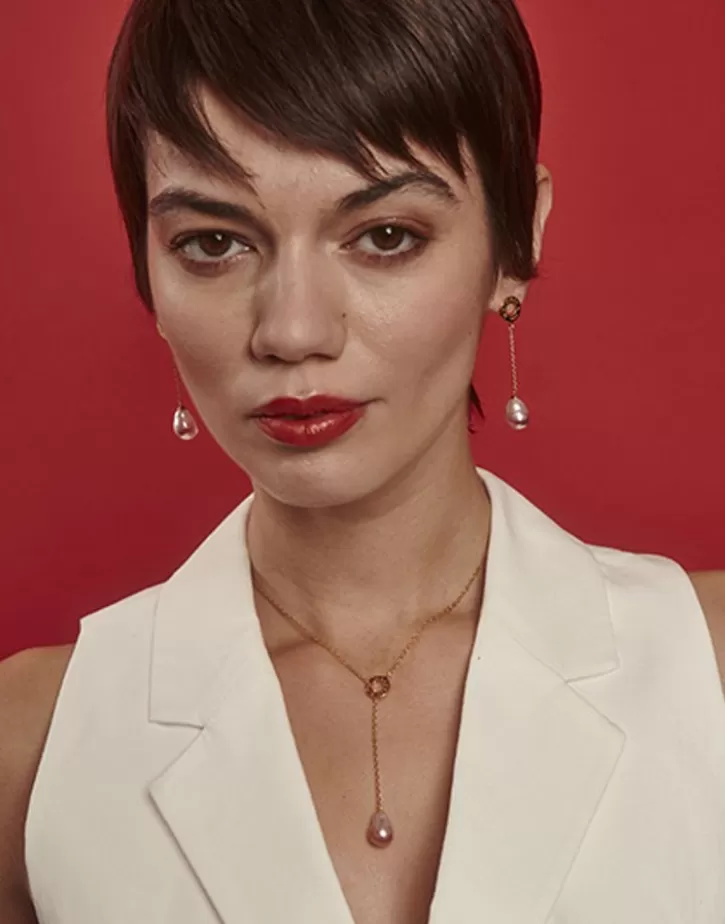 long_luar_earrings_with_ruby_red_gradient_baroque_pearls_2.webp Shop Majorica Long Luar Earrings With Ruby Red Gradient Baroque Pearls