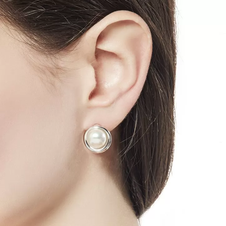 margot_silver_earrings_with_an_embedded_round_pearl_2.webp Online Majorica Margot Silver Earrings With An Embedded Round Pearl