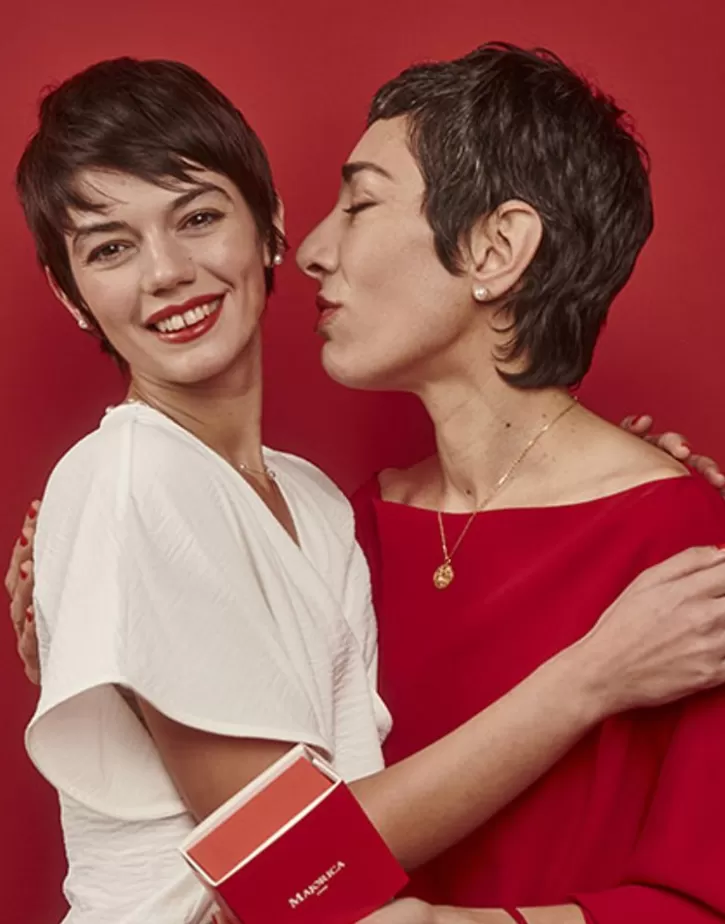 mom_love_necklace_with_gold_pendant_2.webp Sale Majorica Mom Love Necklace With Gold Pendant