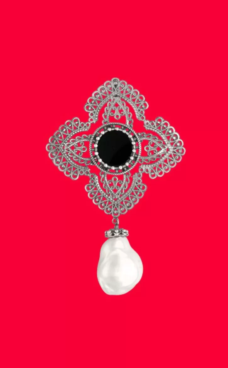 peregrina_pendant_with_onyx_and_baroque_pearl_5.webp Cheap Majorica Peregrina Pendant With Onyx And Baroque Pearl