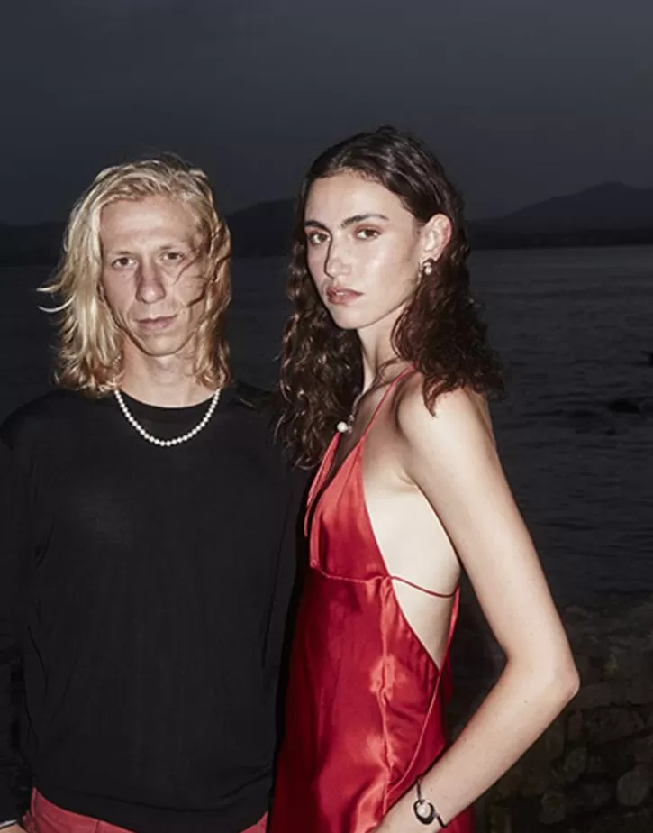 petra_bangle_in_steel_and_white_pearl_3.webp New Majorica Petra Bangle In Steel And White Pearl