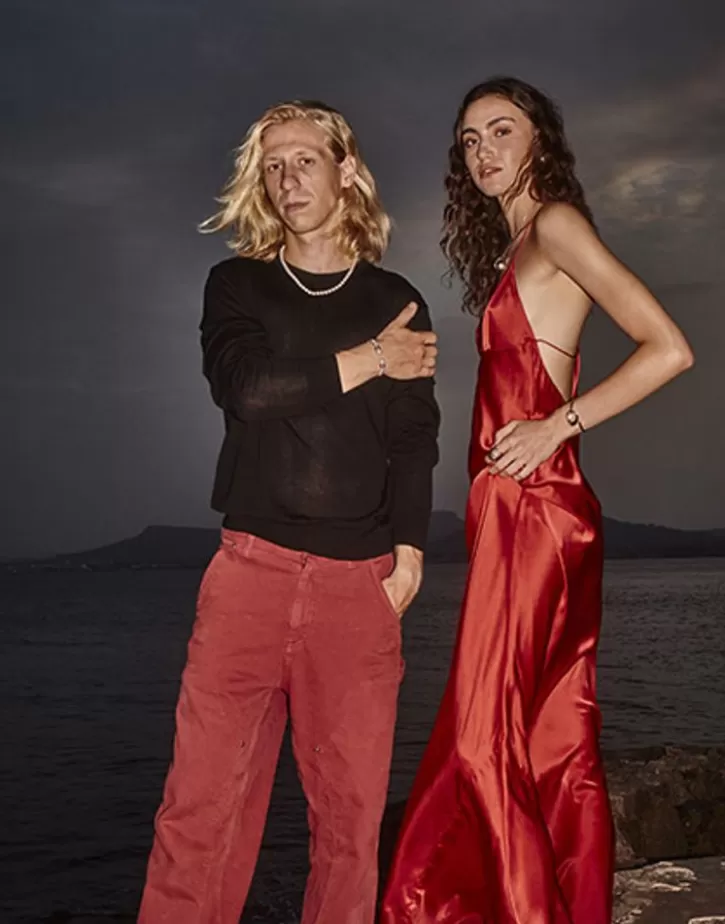 petra_bangle_in_steel_and_white_pearl_5.webp New Majorica Petra Bangle In Steel And White Pearl