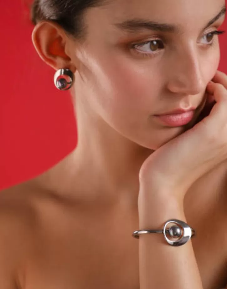 petra_bangle_in_steel_with_grey_pearl_5.webp Cheap Majorica Petra Bangle In Steel With Grey Pearl