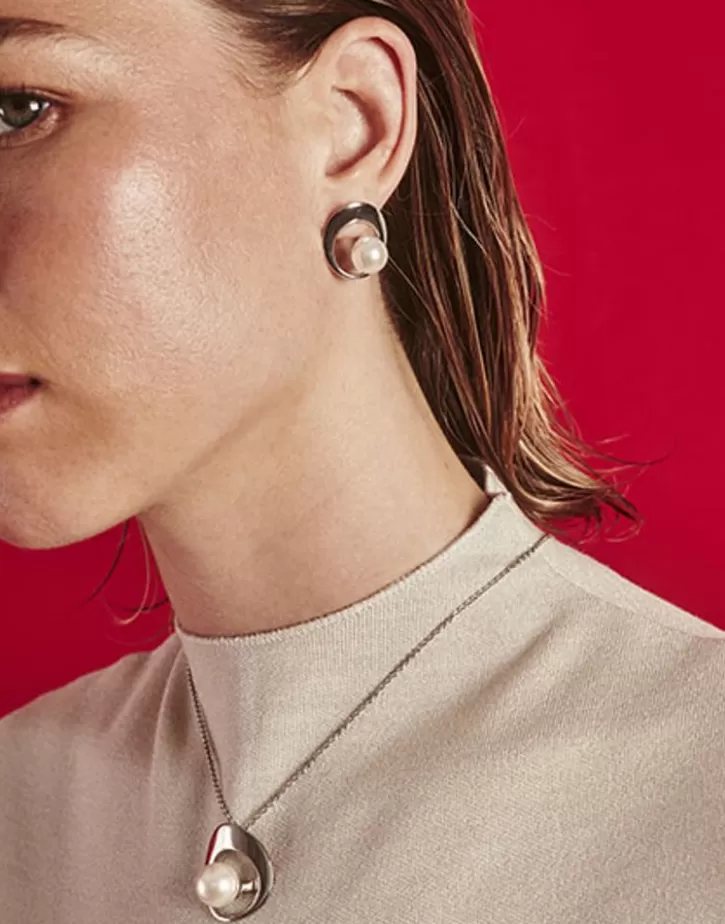 petra_earrings_in_steel_with_a_white_pearl_2.webp Online Majorica Petra Earrings In Steel With A White Pearl