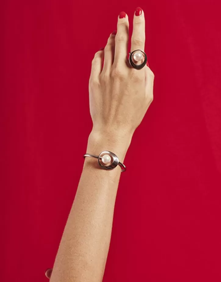 petra_ring_in_steel_with_round_white_pearl_2.webp Clearance Majorica Petra Ring In Steel With Round White Pearl