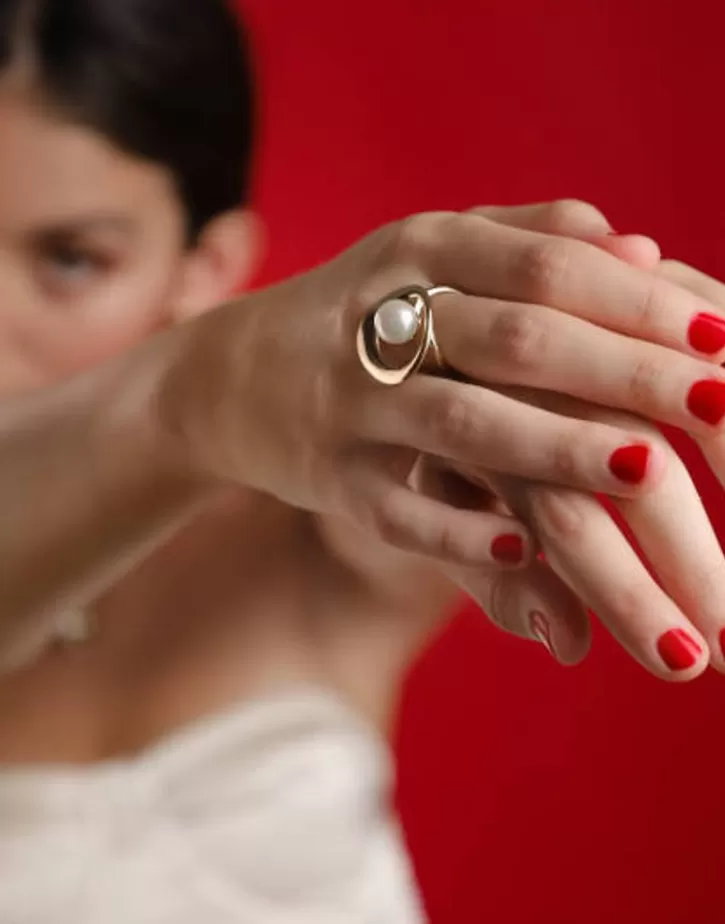 petra_ring_with_pearl_in_gold_steel_6.webp Discount Majorica Petra Ring With Pearl In Gold Steel