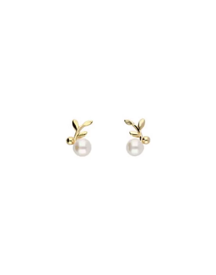 Shop Majorica Romea Short Earrings In Gold-Plated Silver And White Pearl