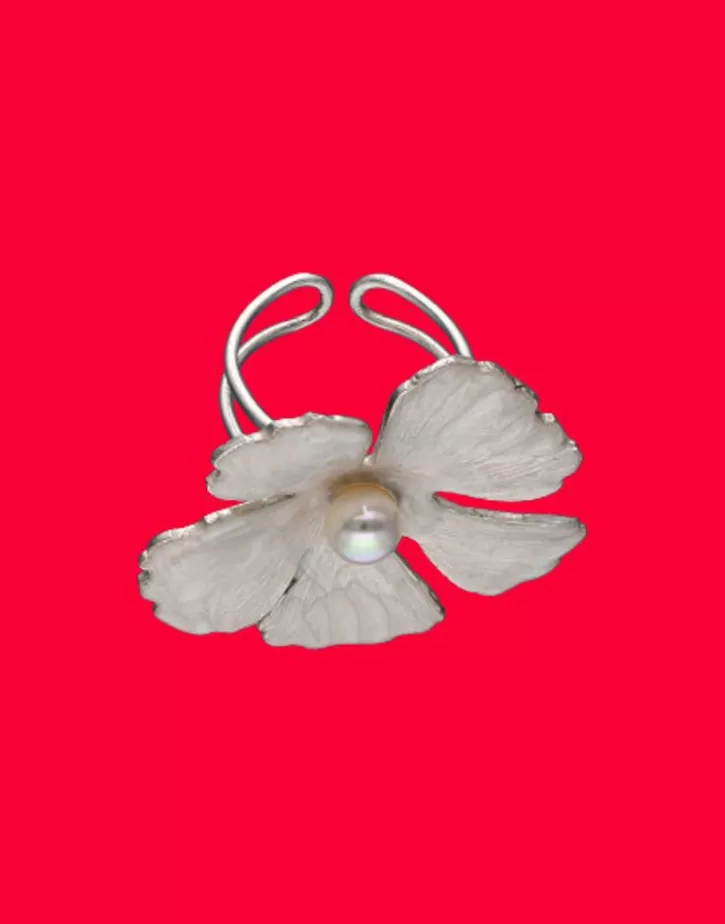 santorini_bianco_bridal_ring_with_small_nacre_flower_and_round_pearl_2.webp Discount Majorica Santorini Bianco Bridal Ring With Small Nacre Flower And Round Pearl