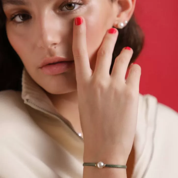 sifnos_adjustable_unisex_elastic_bracelet_olive_green_2.webp Outlet Majorica Sifnos Adjustable Unisex Elastic Bracelet Olive Green