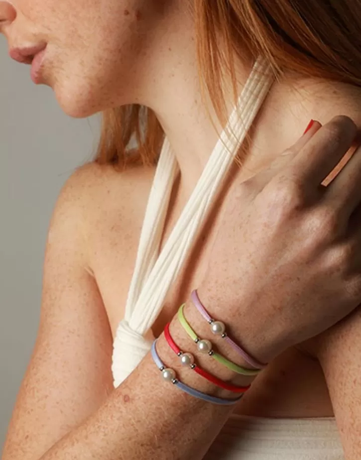 sifnos_elastic_bracelet_in_red_with_pearl_3.webp Flash Sale Majorica Sifnos Elastic Bracelet In Red With Pearl