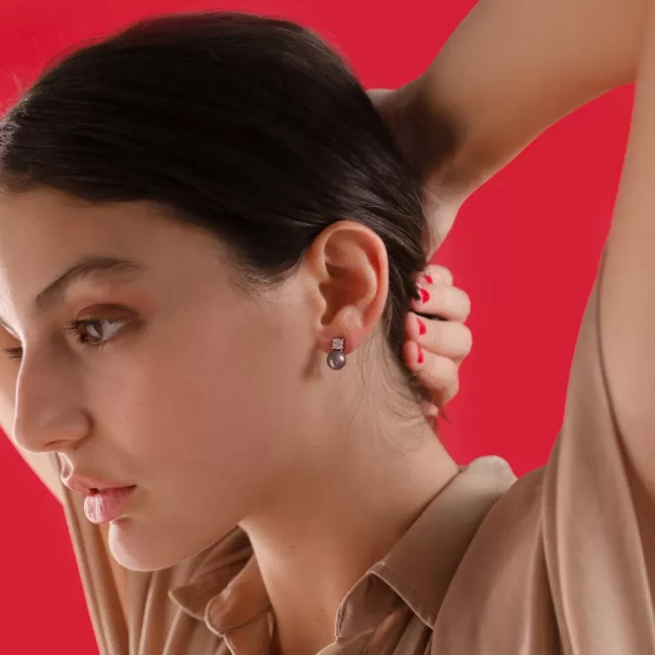 silver_earrings_selene_8mm_gray_pearl_and_zircons_3.webp Flash Sale Majorica Silver Earrings Selene 8Mm Gray Pearl And Zircons