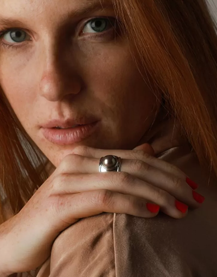 silver_tahiti_ring_with_tahiti_halfball_pearl_3.webp Best Sale Majorica Silver Tahiti Ring With Tahiti Half-Ball Pearl