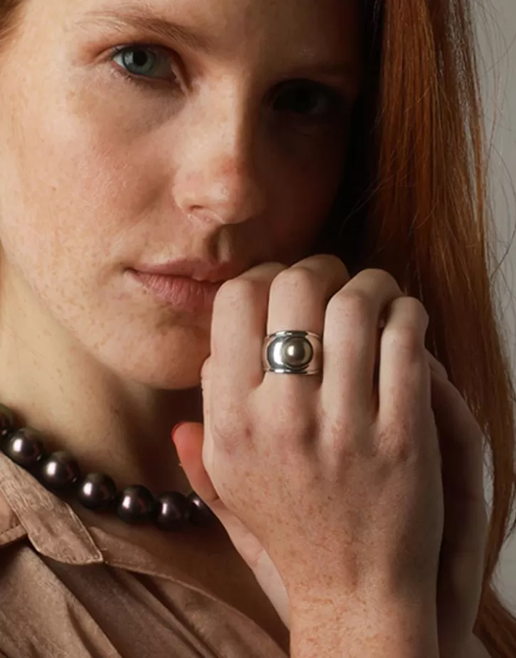 silver_tahiti_ring_with_tahiti_halfball_pearl_4.webp Best Sale Majorica Silver Tahiti Ring With Tahiti Half-Ball Pearl