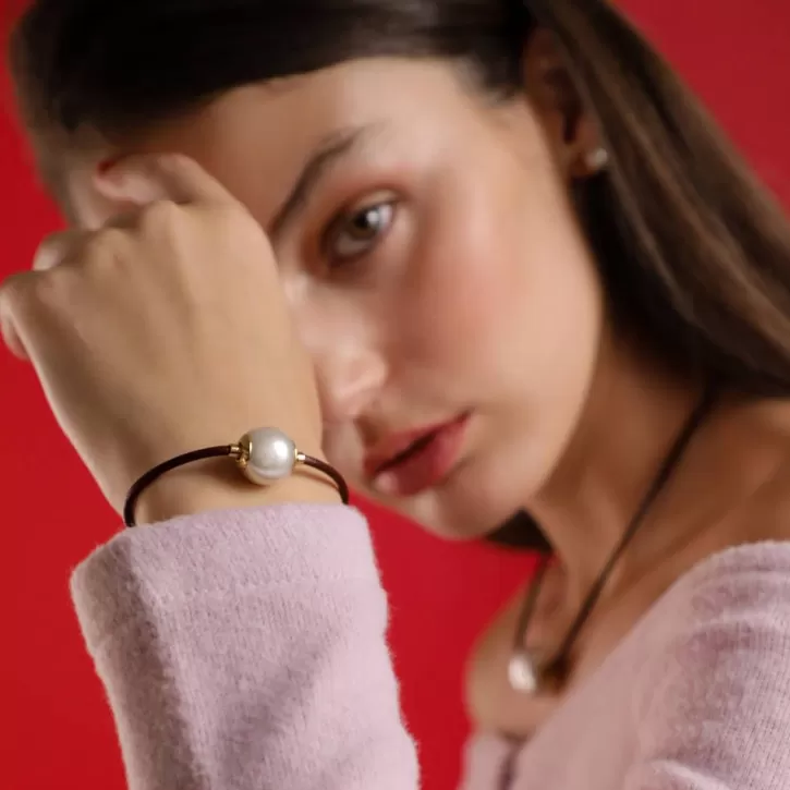 zindis_16cm_leather_bracelet_4.webp Shop Majorica Zindis 16Cm Leather Bracelet